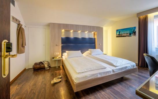 Unsere Zimmer sind perfekt für Paare und sind ausgestattet mit einem Doppelbett von 180x200 cm.