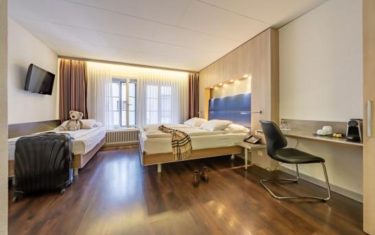 Buchen Sie das Familien Zimmer im Hotel Alexander wenn Sie ein Zimmer mit mehreren Betten suchen oder sonst einen Aufenthalt mit Ihrer Familie in einem Hotel in Zürich verbringen möchten.