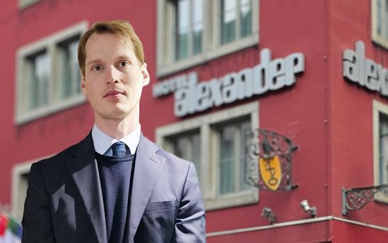 Elias Roniger - Direktor