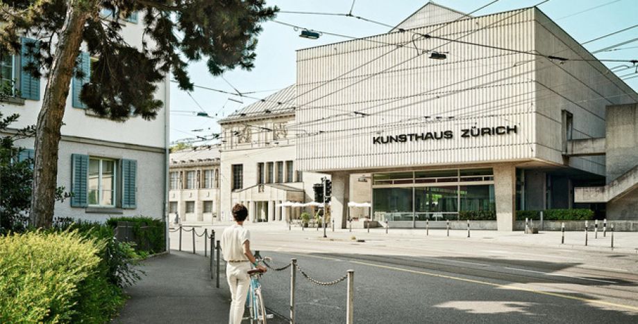 Exterior shot of the entrance to the Kunsthaus in Zurich