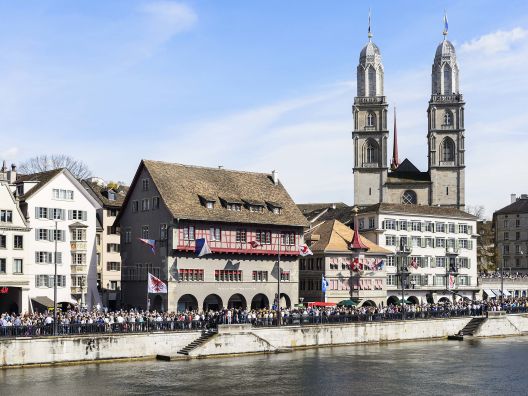 Crowd celebrates Swiss National Day at the Grossmünster